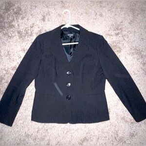 Le Suit black pinstriped blazer, maroon/dark red pinstripes, size 12